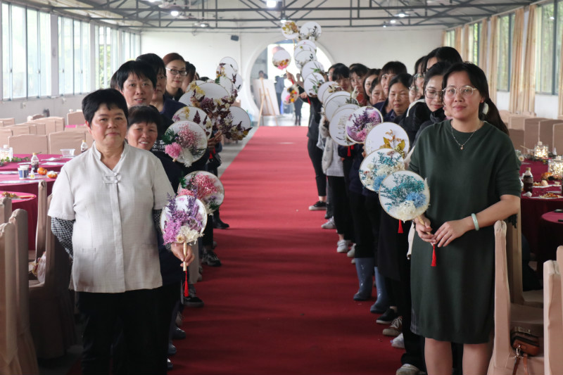 辛格林女神驾到 | 致敬每一位了不起的“她”